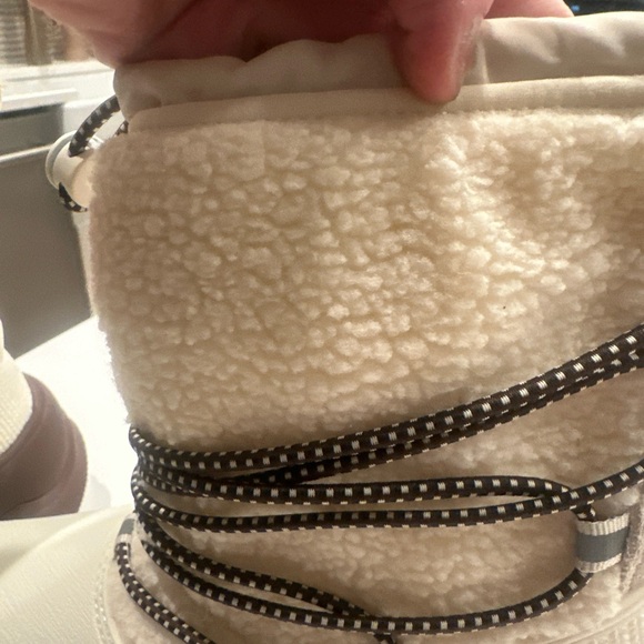 Hunter Cream and Brown Winter Boots - Picture 4 of 11